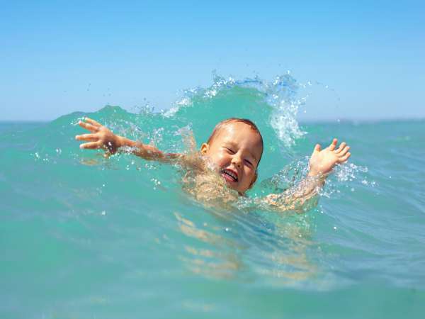 ¡Cuidado con el ahogamiento secundario en los niños!